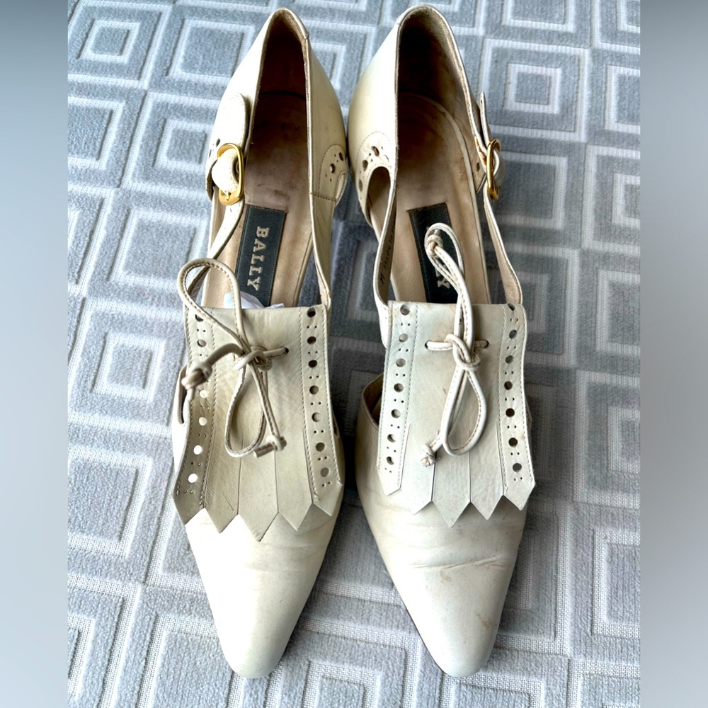Vintage Italian Leather Fringe Tongue Buckle Shoes size 6 Cream Ivory - Bally